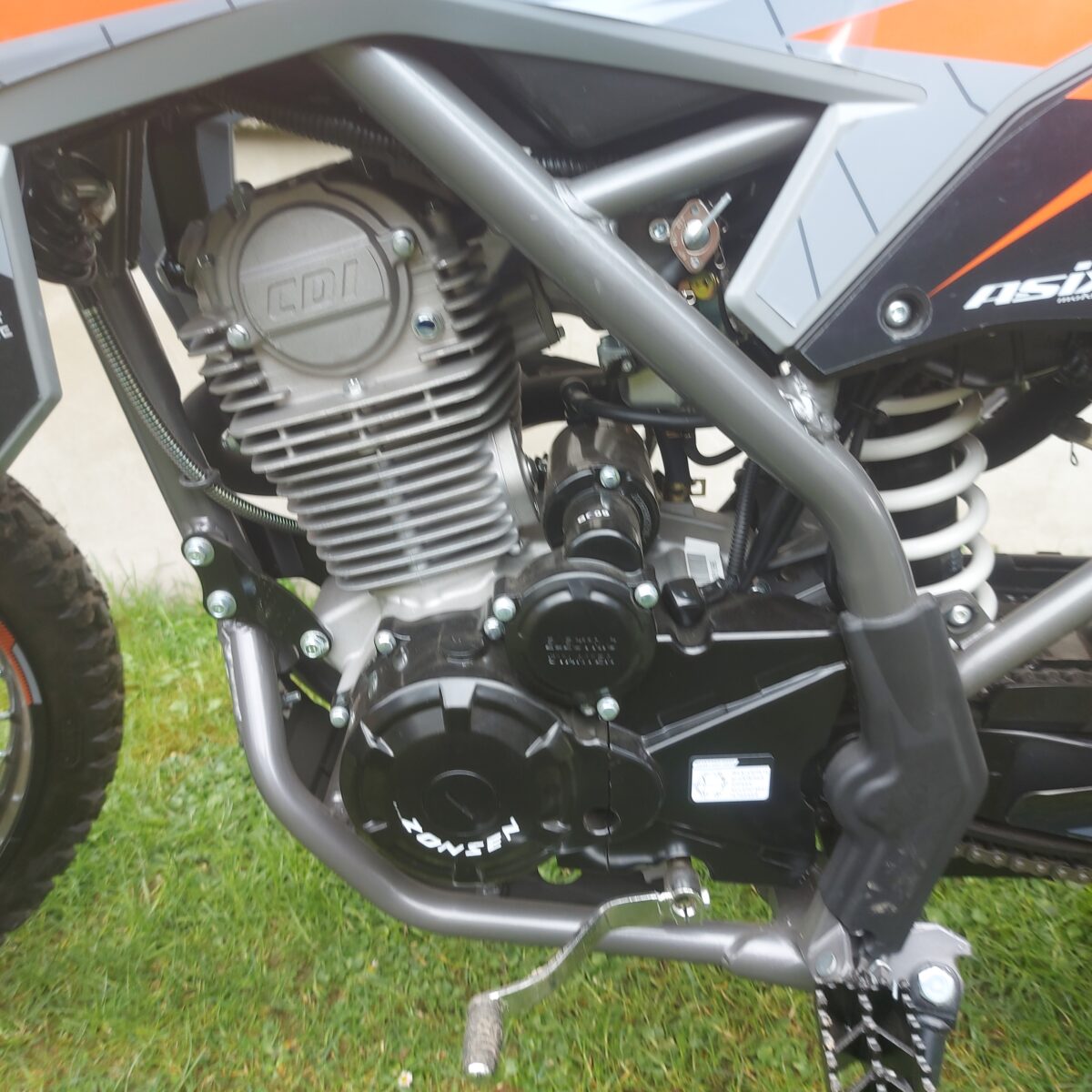 Cross ASIX XB-82 A1 250cc (21/18") – manuál, elektrický štart, 22 HP – Obrázok 44